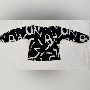 LONG SLEEVE BOAT NECK BLACK AND WHITE ABSTRACT BLOUSE